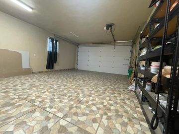 Se Renta Amplia Residencia Amueblada en el Fraccionamiento Cuesta Blanca de dos plantas.