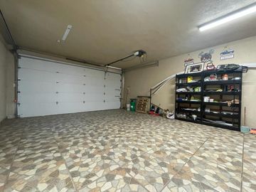Se Renta Amplia Residencia Amueblada en el Fraccionamiento Cuesta Blanca de dos plantas.