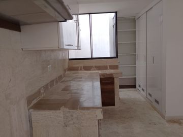 SE VENDE CASA COMPLETAMENTE REMODELADA EN CHACARILLA DEL ESTANQUE SAN BORJA
