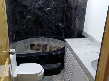 SE VENDE CASA COMPLETAMENTE REMODELADA EN CHACARILLA DEL ESTANQUE SAN BORJA