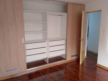 SE VENDE CASA COMPLETAMENTE REMODELADA EN CHACARILLA DEL ESTANQUE SAN BORJA