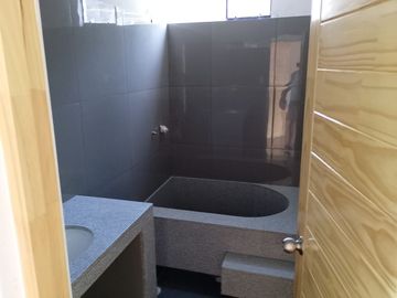 SE VENDE CASA COMPLETAMENTE REMODELADA EN CHACARILLA DEL ESTANQUE SAN BORJA