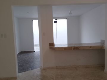 SE VENDE CASA COMPLETAMENTE REMODELADA EN CHACARILLA DEL ESTANQUE SAN BORJA