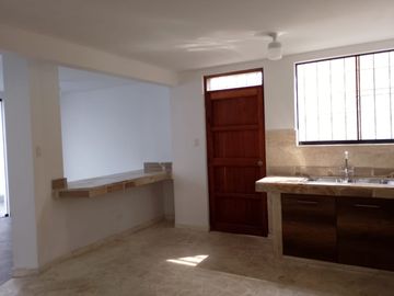 SE VENDE CASA COMPLETAMENTE REMODELADA EN CHACARILLA DEL ESTANQUE SAN BORJA