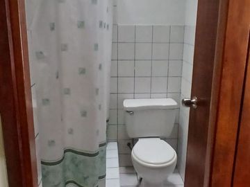 VENDO AMPLIA CASA EN LA AURORA MIRAFLORES
