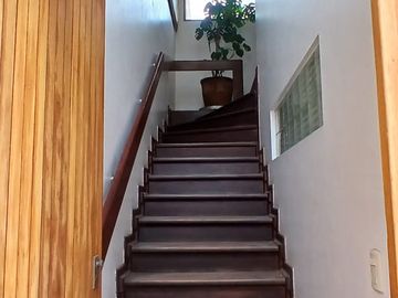 VENDO AMPLIA CASA EN LA AURORA MIRAFLORES