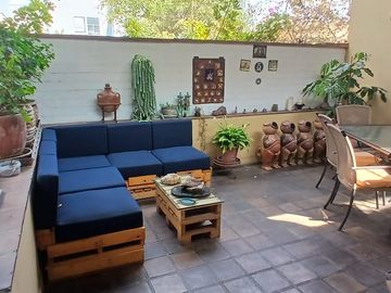 VENDO AMPLIA CASA EN LA AURORA MIRAFLORES