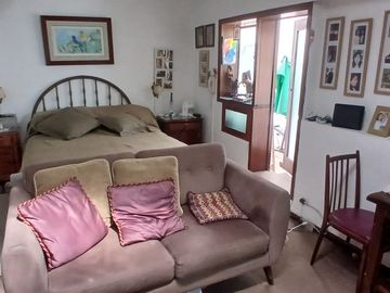 VENDO AMPLIA CASA EN LA AURORA MIRAFLORES