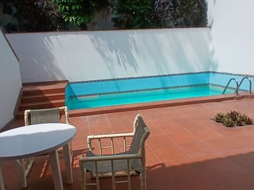 VENDO AMPLIA CASA EN LA AURORA MIRAFLORES
