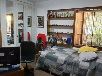 VENDO AMPLIA CASA EN LA AURORA MIRAFLORES