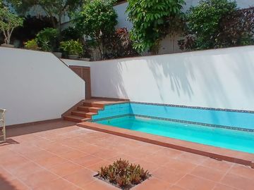 VENDO AMPLIA CASA EN LA AURORA MIRAFLORES