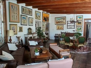 VENDO AMPLIA CASA EN LA AURORA MIRAFLORES