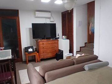 VENDO AMPLIA CASA EN LA AURORA MIRAFLORES