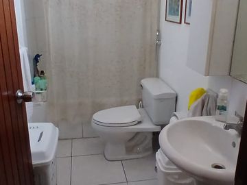 VENDO AMPLIA CASA EN LA AURORA MIRAFLORES