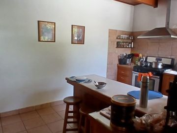 VENDO AMPLIA CASA EN LA AURORA MIRAFLORES
