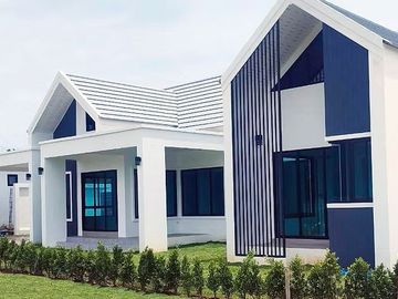 Brand new luxurious villa with short walking distance to Mae Phim Beach