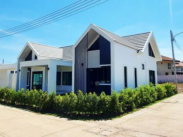 Brand new luxurious villa with short walking distance to Mae Phim Beach