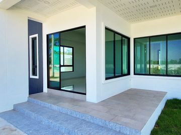 Brand new luxurious villa with short walking distance to Mae Phim Beach