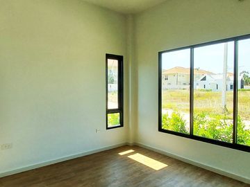 Brand new luxurious villa with short walking distance to Mae Phim Beach