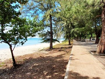 Brand new luxurious villa with short walking distance to Mae Phim Beach