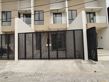 Rumah Baru Minimalis Dekat Raya MERR di Semampir Tengah Surabaya
