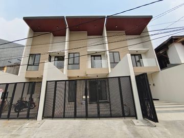 Rumah Baru Minimalis Dekat Raya MERR di Semampir Tengah Surabaya