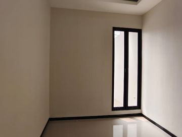 Rumah Baru Minimalis Dekat Raya MERR di Semampir Tengah Surabaya