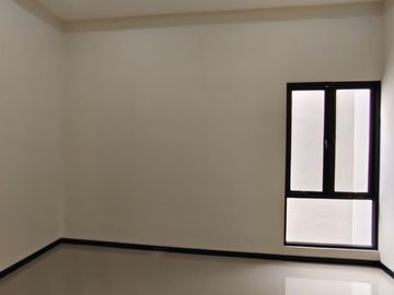 Rumah Baru Minimalis Dekat Raya MERR di Semampir Tengah Surabaya
