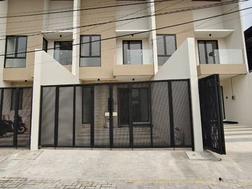 Rumah Baru Minimalis Dekat Raya MERR di Semampir Tengah Surabaya