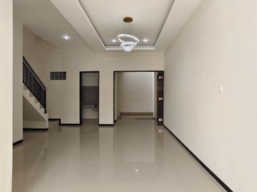 Rumah Baru Minimalis Dekat Raya MERR di Semampir Tengah Surabaya