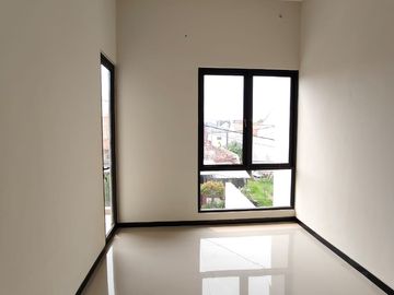 Rumah Baru Minimalis Dekat Raya MERR di Semampir Tengah Surabaya