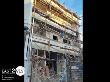Dijual Rumah Usaha Cluster Catalina Gading Serpong Tangerang Masih Terlihat Baru Lokasi Nyaman Sangat Strategis
