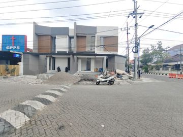 !FREE PAJAK! Rumah Premium Baru Gress Lokasi Kutisari Indah Surabaya