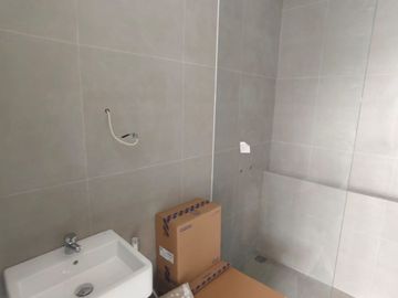 !FREE PAJAK! Rumah Premium Baru Gress Lokasi Kutisari Indah Surabaya