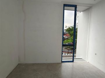 !FREE PAJAK! Rumah Premium Baru Gress Lokasi Kutisari Indah Surabaya