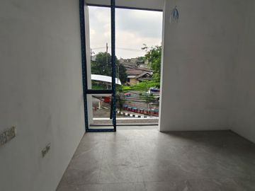 !FREE PAJAK! Rumah Premium Baru Gress Lokasi Kutisari Indah Surabaya