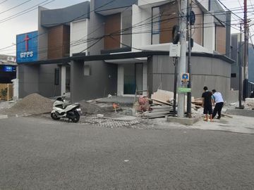 !FREE PAJAK! Rumah Premium Baru Gress Lokasi Kutisari Indah Surabaya
