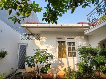 Rumah mewah dikawasan Tanjung Barat, Jakarta Selatan siap huni 7,5 M nego