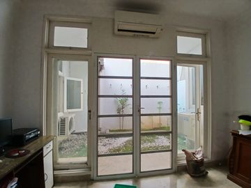 Rumah mewah dikawasan Tanjung Barat, Jakarta Selatan siap huni 7,5 M nego