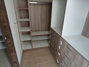 ✅VENDO CASA 3 PISOS - San Antonio de Pichincha.