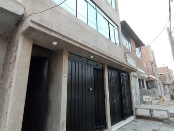 Se Vende Ocasión Casa de 3 pisos + Azotea, en la Urb. Las Brisas de Huachipa