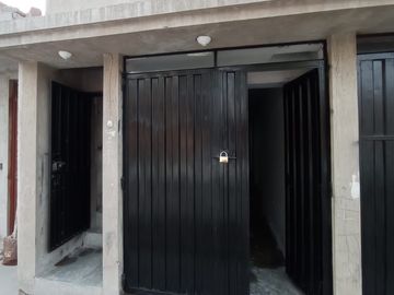 Se Vende Ocasión Casa de 3 pisos + Azotea, en la Urb. Las Brisas de Huachipa