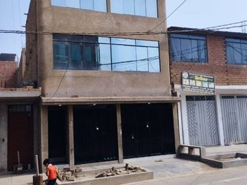 Se Vende Ocasión Casa de 3 pisos + Azotea, en la Urb. Las Brisas de Huachipa