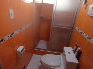 Se Vende Ocasión Casa de 3 pisos + Azotea, en la Urb. Las Brisas de Huachipa