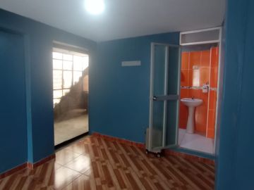 Se Vende Ocasión Casa de 3 pisos + Azotea, en la Urb. Las Brisas de Huachipa