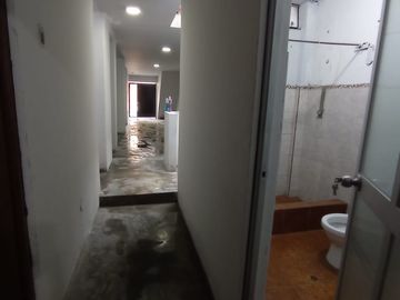 Se Vende Ocasión Casa de 3 pisos + Azotea, en la Urb. Las Brisas de Huachipa