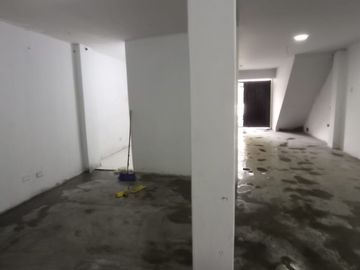 Se Vende Ocasión Casa de 3 pisos + Azotea, en la Urb. Las Brisas de Huachipa