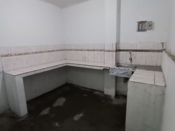 Se Vende Ocasión Casa de 3 pisos + Azotea, en la Urb. Las Brisas de Huachipa