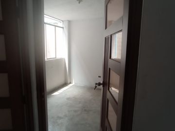 Se Vende Ocasión Casa de 3 pisos + Azotea, en la Urb. Las Brisas de Huachipa