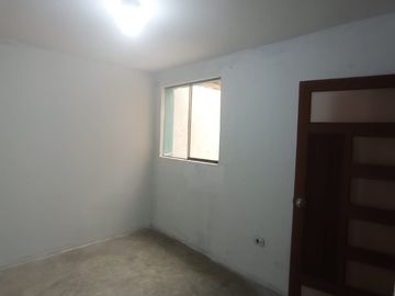 Se Vende Ocasión Casa de 3 pisos + Azotea, en la Urb. Las Brisas de Huachipa